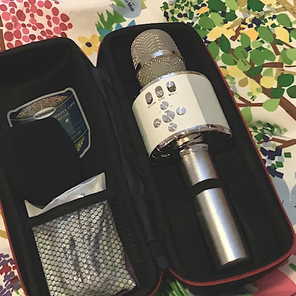 Bonaok Karaoke Bluetooth wireless microphone